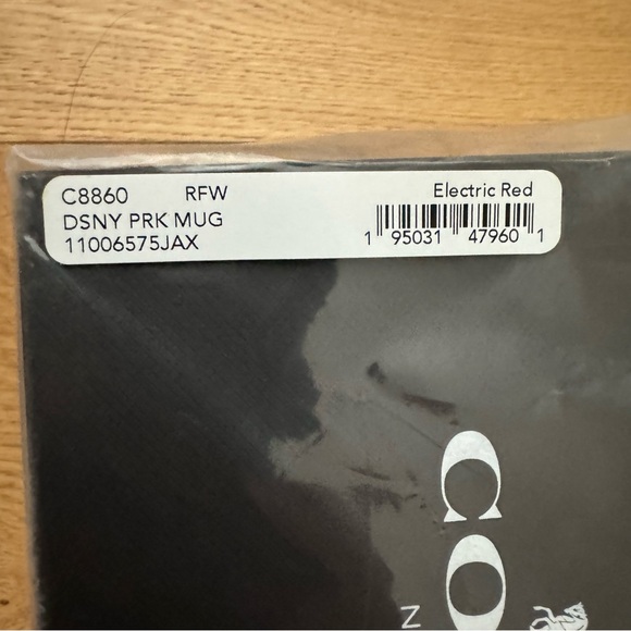 Disney X Coach Mug CUP ELECTRIC RED - Picture 4 of 5